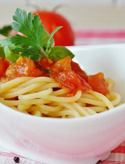 Pasta with tomato and basil sauce