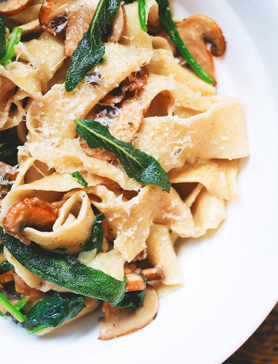Tagliatelle with white wine and mushrooms